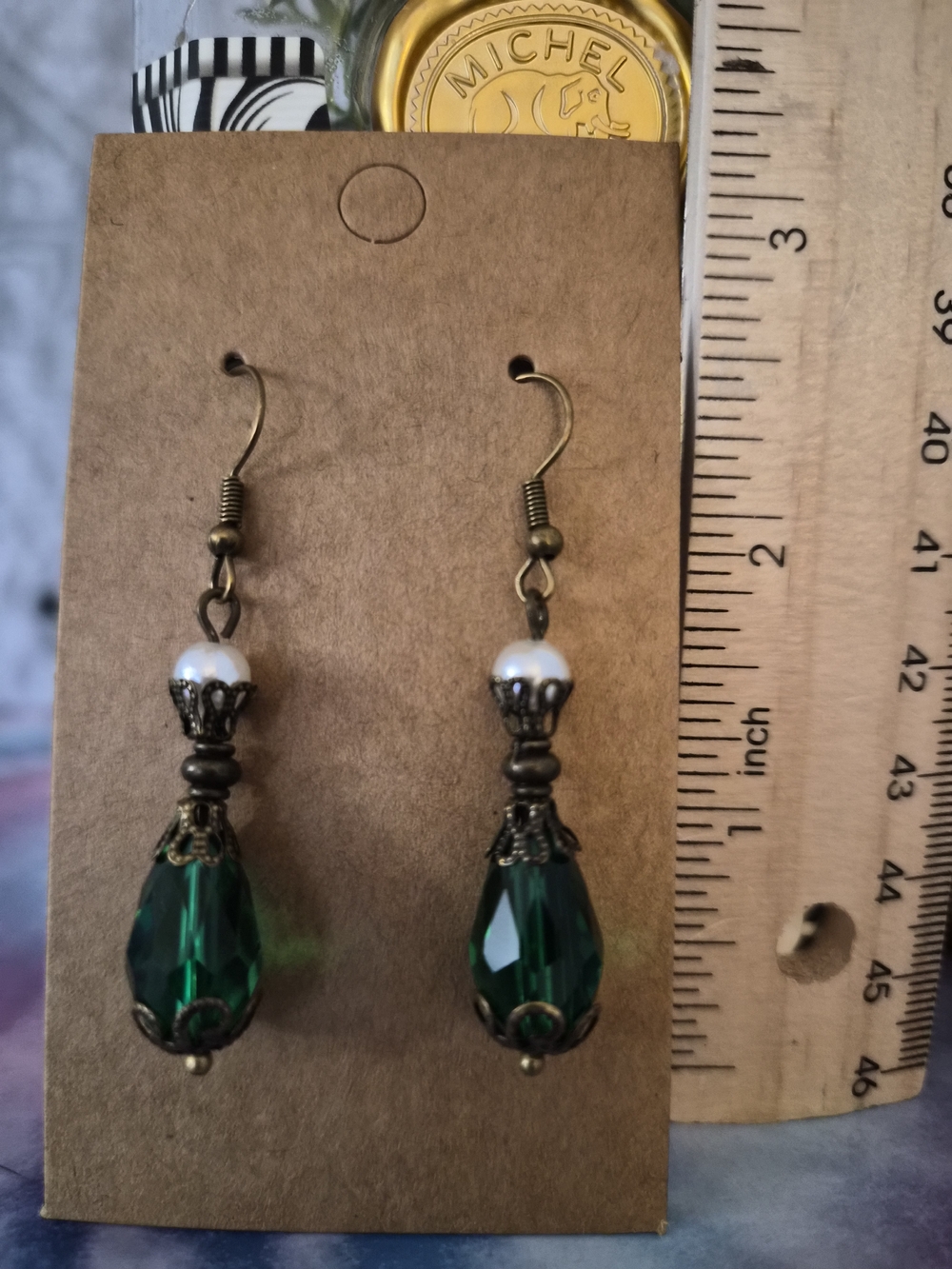 Vintage-Style Emerald Green Teardrop Drop Earrings - Unbranded